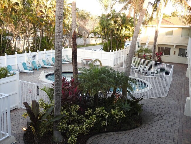 Foto del edificio - 1872 NE 46th St