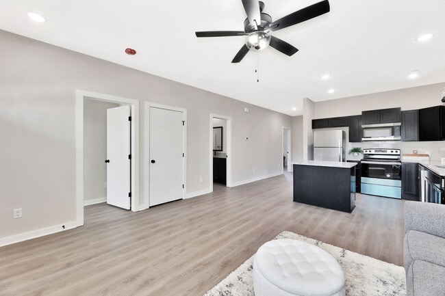 Building Photo - 5409-11 Bressler Dr