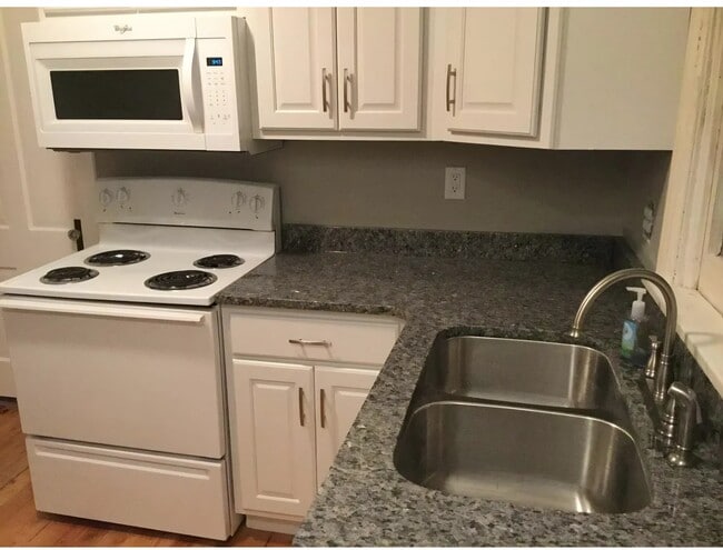 Building Photo - 701 Wilson St