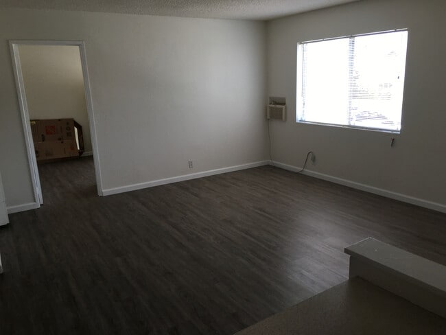 Sala/comedor (nota: herrajes y techos actualizados) - 1924 Park Grove Ave