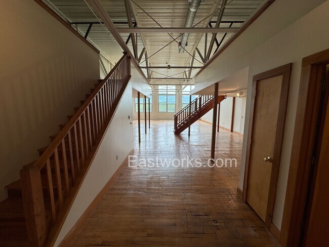 Foto del edificio - Eastworks: Light-filled studio with views ...