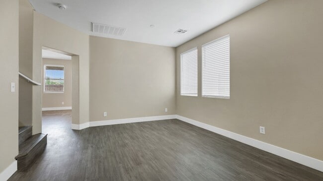 Building Photo - Stunning SW Home in great Blue Diamond loc...