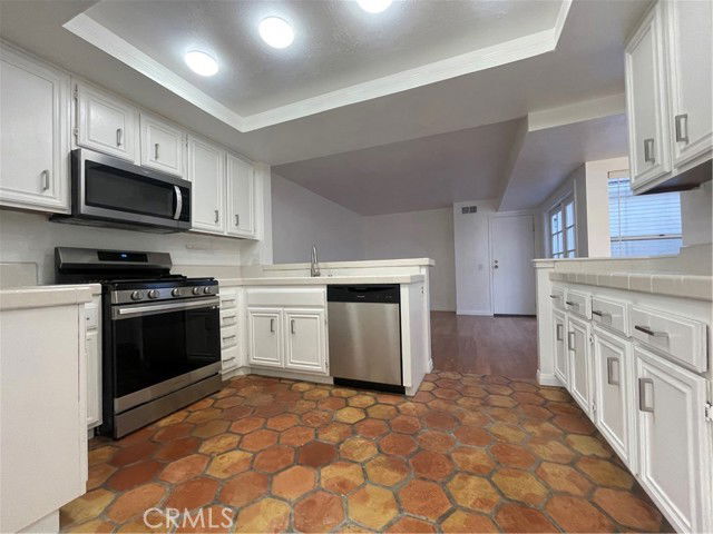 Building Photo - 16 Wellesley