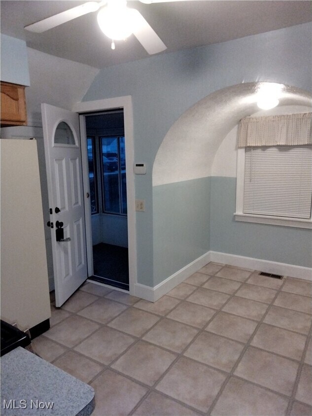 Foto del edificio - 7608 Ridgefield Ave