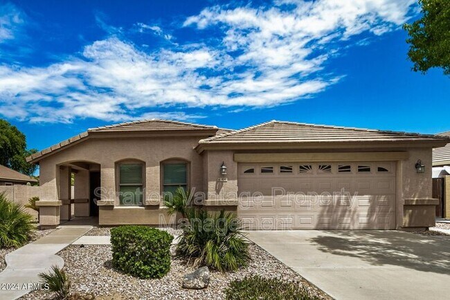 Building Photo - 1930 E Redwood Dr