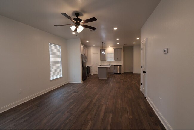 Foto del edificio - Townhome for lease Available 5/15/26