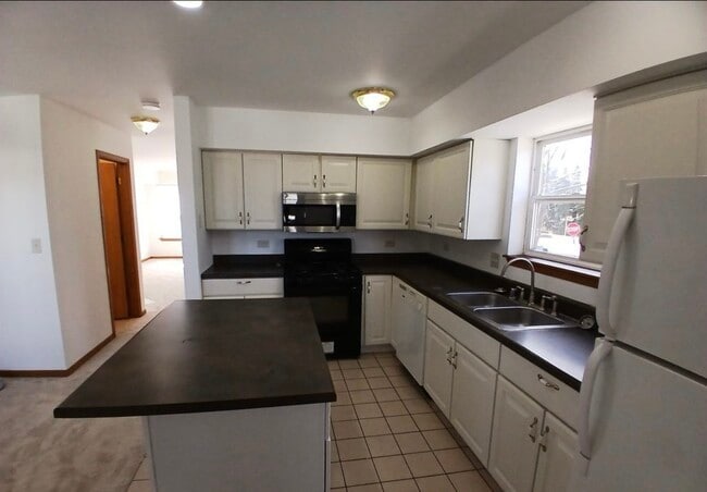 Kitchen - 1500 E 72nd Pl