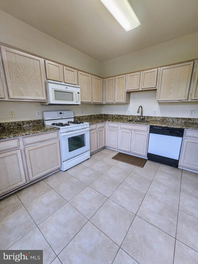 Building Photo - 46608 Drysdale Terrace