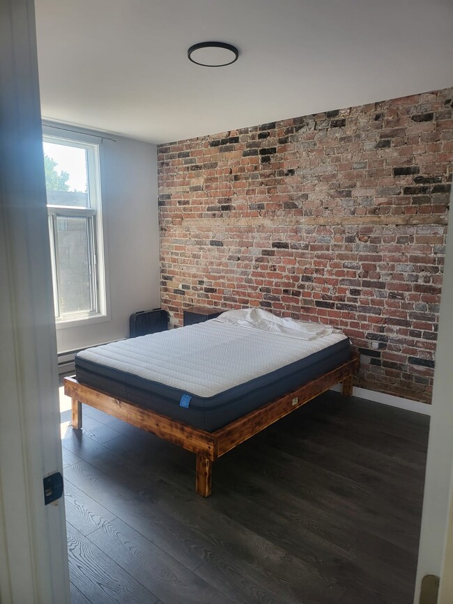 Building Photo - 4823 Rue Saint-Urbain