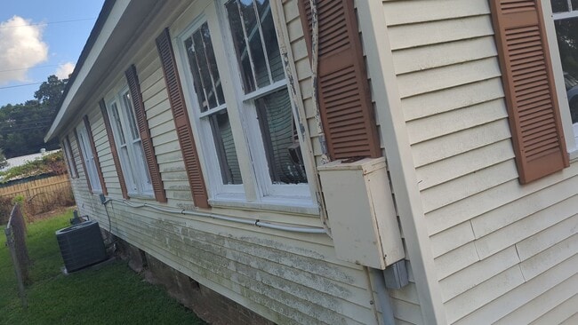 Building Photo - 245 Sherwood Dr