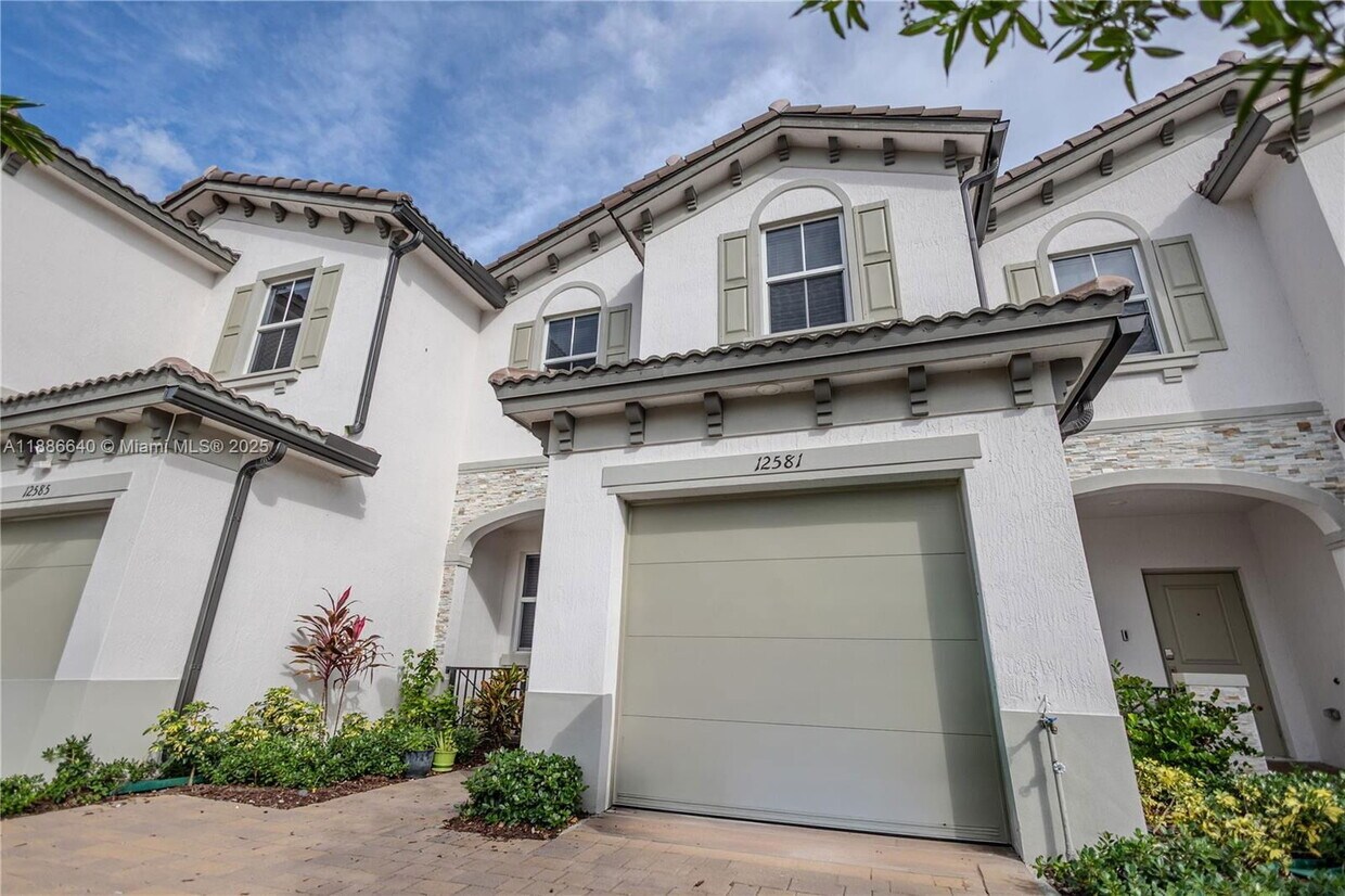 Foto principal - 12587 NW 23rd Pl