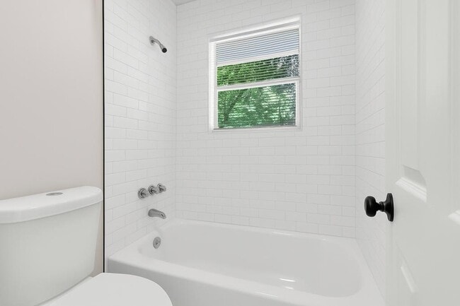 Building Photo - 4829 Bradford Dr