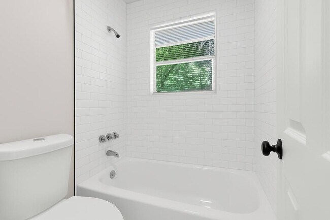 Foto del edificio - 4829 Bradford Dr