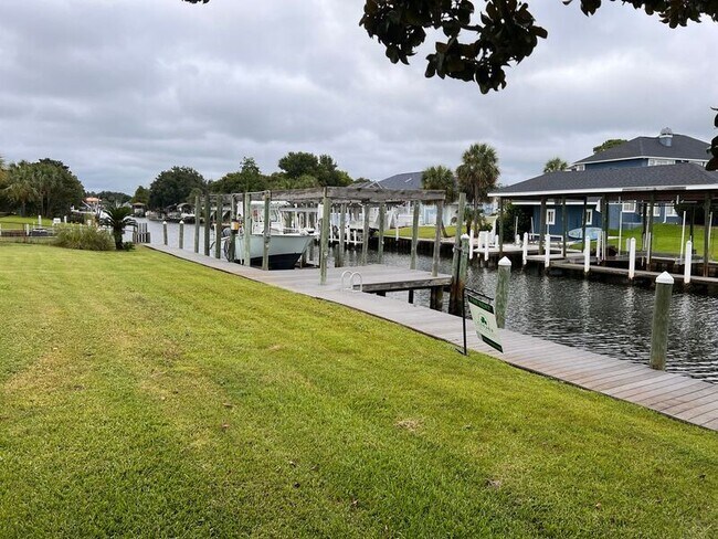 Foto del edificio - 1054 Edgewater Ln