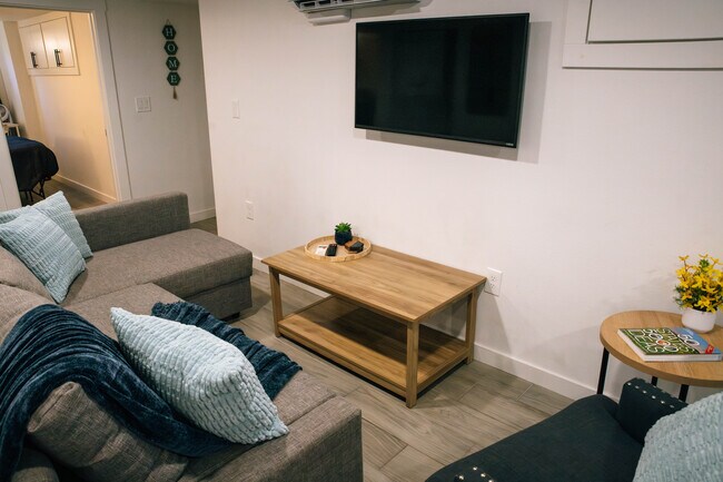 Foto del edificio - 3805 E 11th St