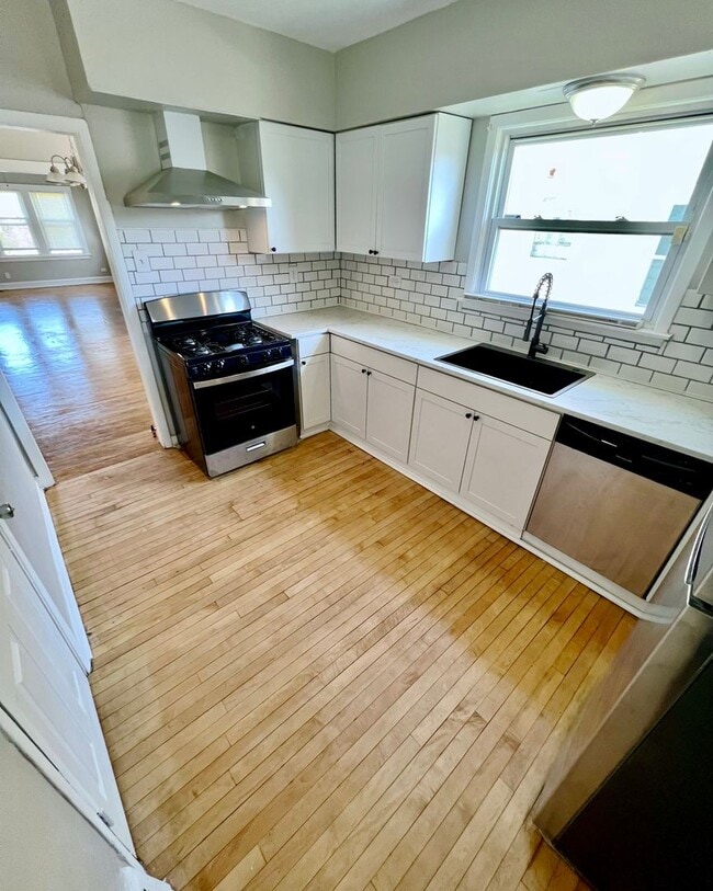 Building Photo - Delightful 4 Bed/1 Bath Single Family Home...