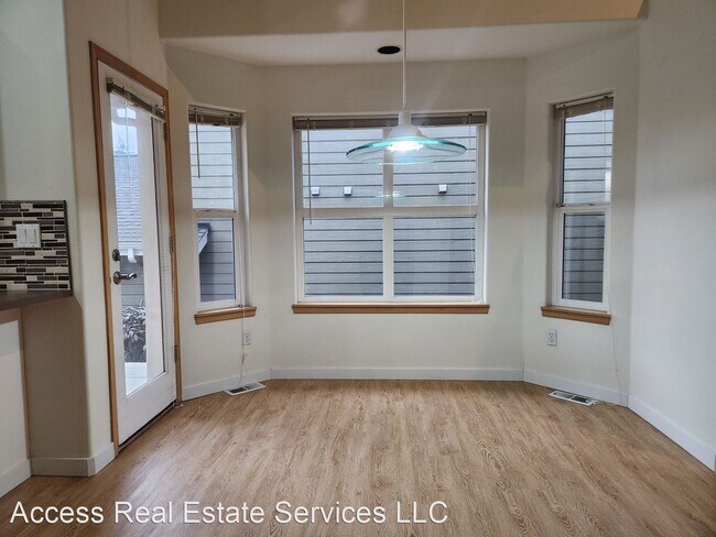 Building Photo - 4 br, 2.5 bath House - 3220 Carrington Way