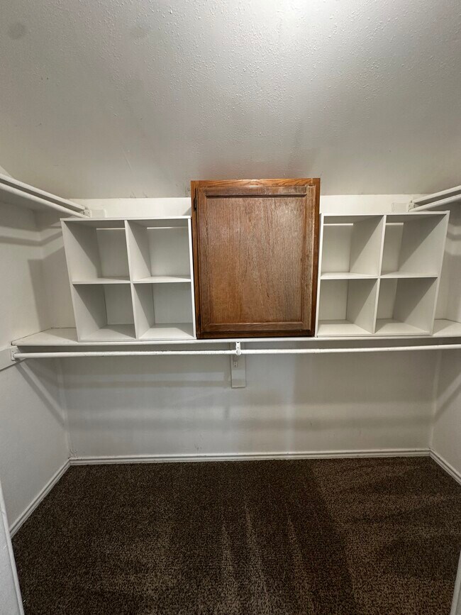 Foto del edificio - 9601 Forest Ln