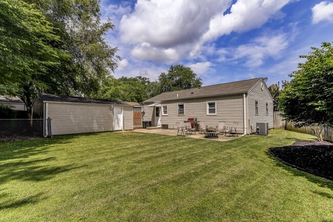 Foto del edificio - 72 Beverly Dr