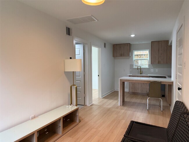 Foto del edificio - 3617 Rosalie St