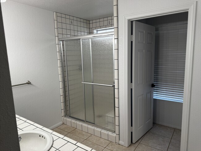 Foto del edificio - 9191 White Rd