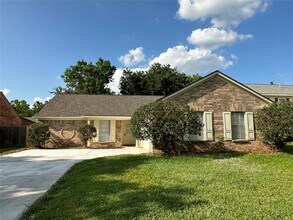 Building Photo - 3319 Green Fields Dr