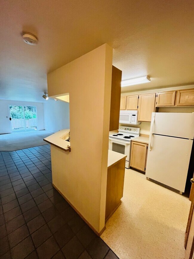 Building Photo - 2 Bedroom Townhome, Across the Street from...