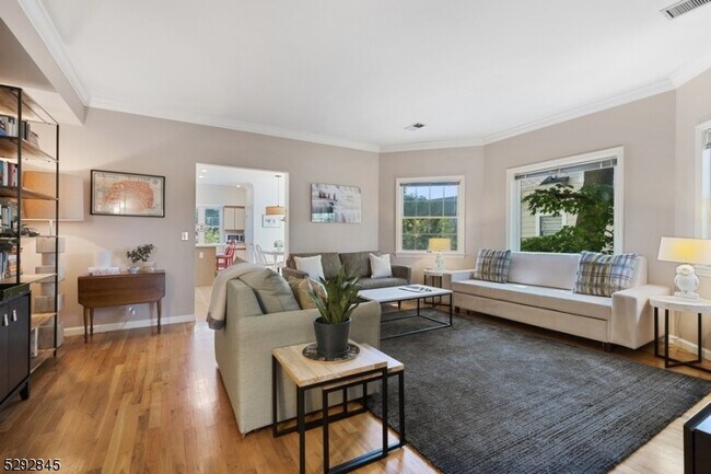 Foto del edificio - 238 Claremont Ave