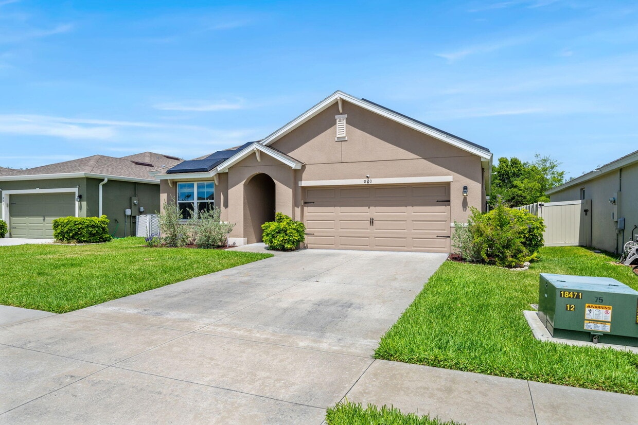 Primary Photo - 820 Forest Trace Cir