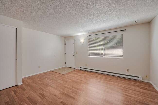 Building Photo - Downtown CDA duplex 3 bed 1 bath NEW REMODEL