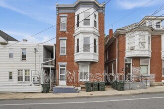 Building Photo - 207 N Mulberry St