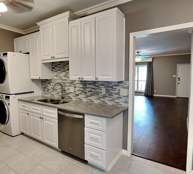 Foto del edificio - Captivating Condo in the Royale Orleans Ea...