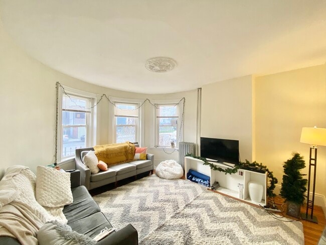 Building Photo - 96 Calumet St