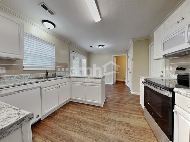 Building Photo - 1405 Randall Park Dr