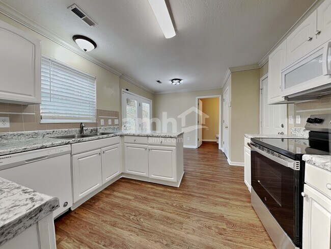 Foto del edificio - 1405 Randall Park Dr