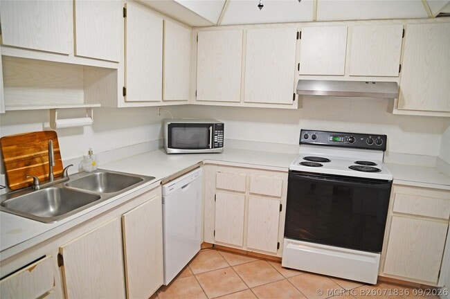 Building Photo - 525 N Ocean Blvd
