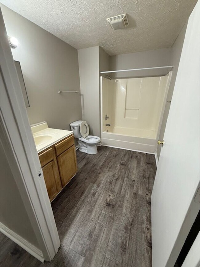 Foto del edificio - 4 Bedrooms with 2 full baths