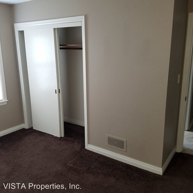 Building Photo - 1733 Bachmann Dr