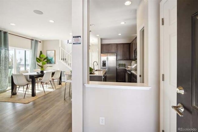 Building Photo - 6457 N Ceylon St