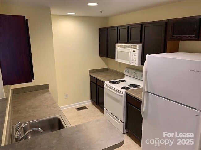 Foto del edificio - 620 Raphael Place