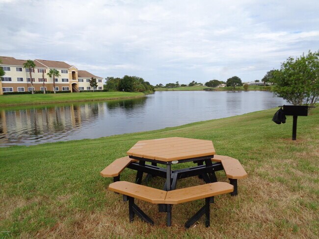 Foto del edificio - 1851 Long Iron Dr