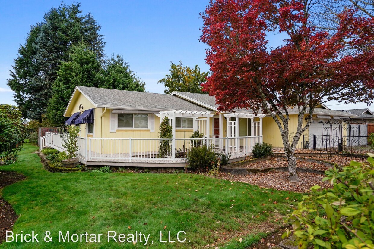 Primary Photo - 3 br, 2 bath House - 843 NE Pine ST
