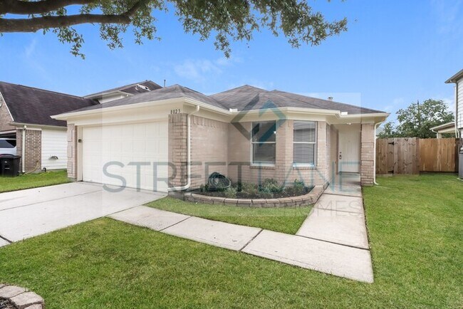 Building Photo - REDUCED!