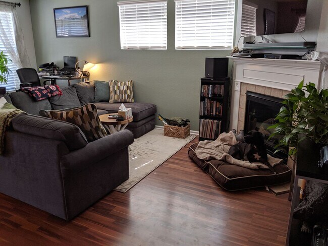 Building Photo - Stunning Sloan's Lake Condo - Just Steps A...