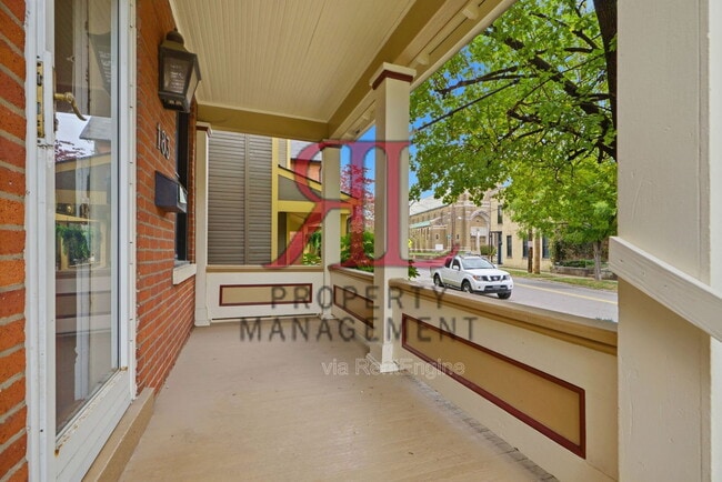 Foto del edificio - 183 E 1st Ave