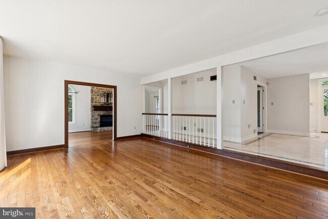 Foto del edificio - 1720 Honeysuckle Ln