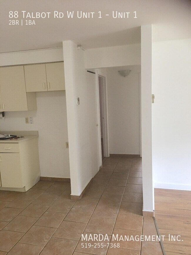 Photo du bâtiment - COZY 2 BED/1 BATH APT IN WHEATLEY + HYDRO & WATER