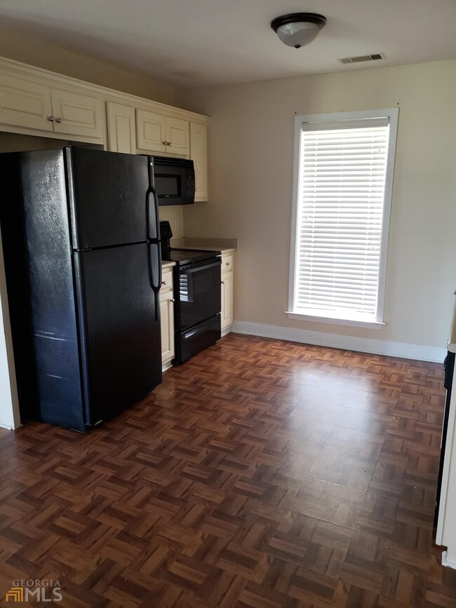 Building Photo - 805 Maple Dr