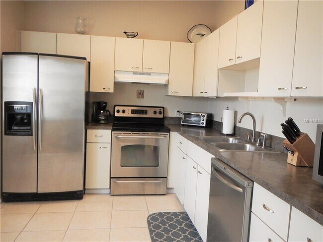 Building Photo - 10212 Home Ct