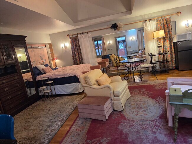 Estudio con cama king - 1524 Brawne Ave NW